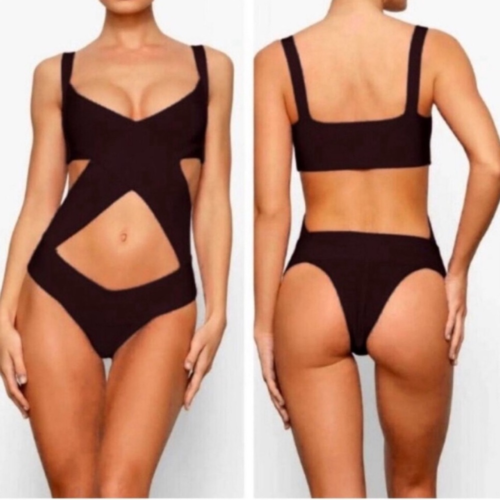 SKIMS Black strap of baithijg suit M